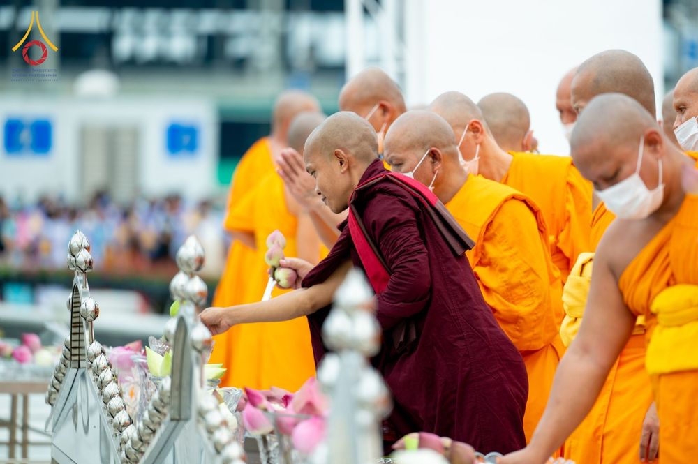 ภาพ No.52125:ประมวลภาพพิธีตักบาตรมิตรภาพไทย-เมียนมาร์ 105 รูป ณ วัดพระธรรมกาย
