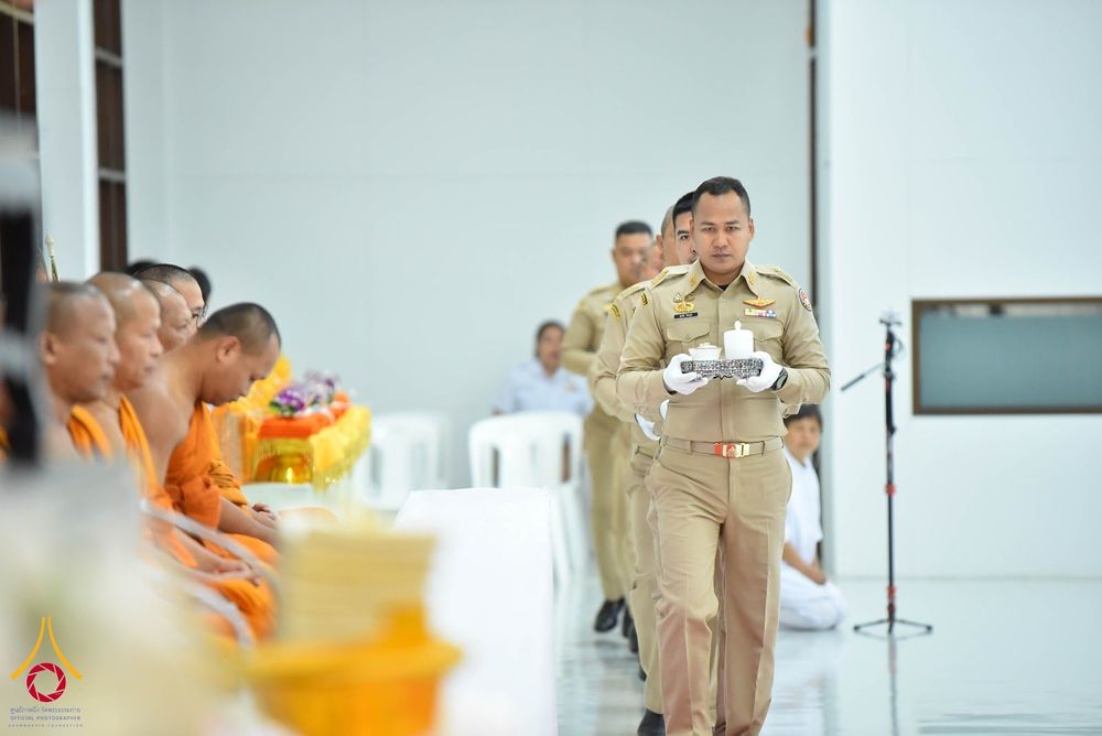 ภาพ No.344187:วันที่ 12 สิงหาคม พ.ศ. 2569  พสกนิกรชาวอำเภอคลองหลวง พร้อมใจร่วมพิธีสวดพระพุทธมนต์และทำบุญตักบาตรถวายพระราชกุศล เนื่องในวันคล้ายวันพระราชสมภพ สมเด็จพระบรมราชชนนีพันปีหลวง และวันแม่แห่งชาติ 12 สิงหาคม 2569