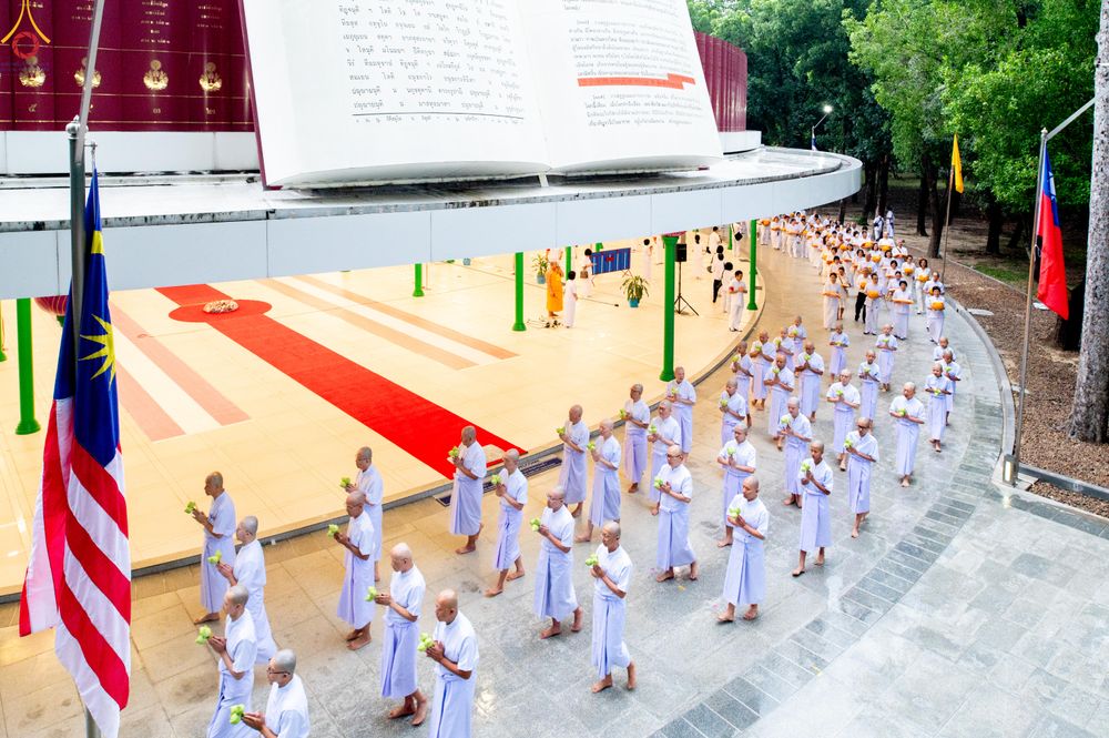 ภาพ No.338677:วันที่ 11 กรกฎาคม พศ.2569 พิธีบรรพชาอุปสมบท โครงการอุปสมบทหมู่ธรรมทายาทนานาชาติ  IDOP รุ่นที่ 21 (ภาษาจีน)  จากประเทศจีน มาเลเซีย สิงคโปร์ และไต้หวัน , โครงการบรรพชาสามเณรโรงเรียนนานาชาติ รุ่นที่ 15