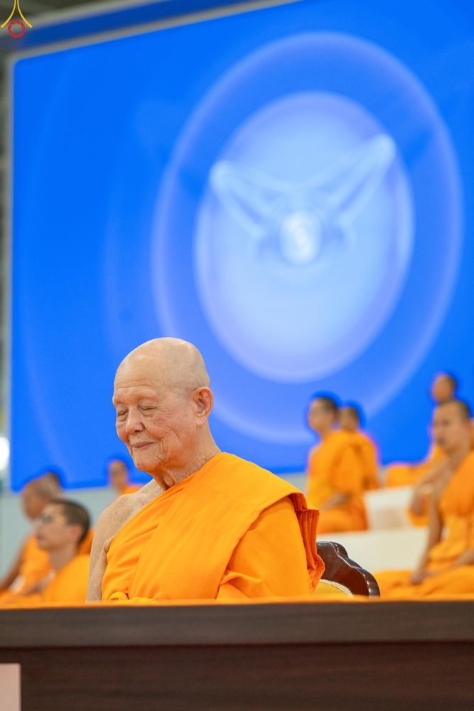 ภาพ No.338910:วันอาทิตย์ที่ 12 กรกฎาคม พ.ศ.2569 พิธีมุทิตาผู้สอบได้เปรียญธรรม ประโยค 1-2 ถึง ป.ธ.9 และ บ.ศ.1-2 ถึง บ.ศ.6 สำนักศาสนศึกษาวัดพระธรรมกาย ประจำปี 2569, พิธีมอบตราตั้งแต่งตั้งอาจารย์ใหญ่ สำนักศาสนศึกษาวัดพระธรรมกาย