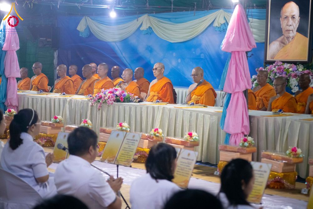 ภาพ No.297777:วันที่ 19 มกราคม พ.ศ. 2569 พิธีถวายภัตตาหารเป็นสังฆทาน แด่พระธรรมยาตรา ณ อนุสรณ์สถานบางปลา วัดบางปลา อำเภอบางเลน จังหวัดนครปฐม ในโครงการธรรมยาตรา กตัญญูบูชา มหาปูชนียาจารย์ พระมงคลเทพมุนี(สด จนฺทสโร) พระผู้ปราบมาร อนุสรณ์สถาน 7 แห่ง ปีที่ 14