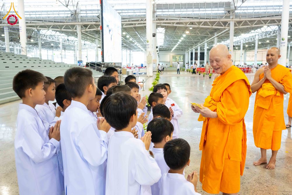 ภาพ No.308649:วันที่ 1 กุมภาพันธ์ พ.ศ. 2569 พิธีรับประกาศนียบัตร และพระของขวัญพระธรรมยาตรา ณ สภาธรรมกายสากล วัดพระธรรมกาย จ.ปทุมธานี