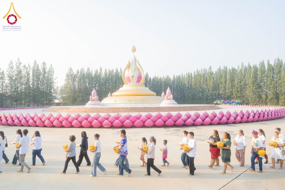 ภาพ No.318637:วันที่ 29 มีนาคม พ.ศ. 2569 พิธีเวียนประทักษิณ มอบผ้าไตร บรรพชาสามเณร  ณ ศูนย์อบรมเยาวชนกาญบุรี