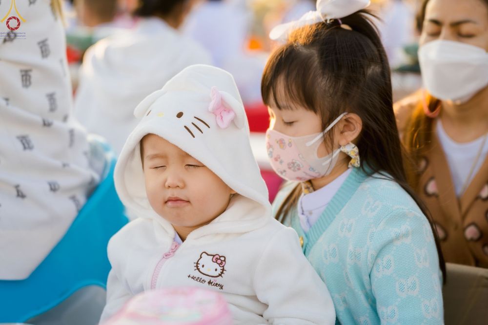 ภาพ No.74843:พิธีตักบาตรพระธรรมยาตราฯ ในโครงการธรรมยาตรากตัญญูบูชา มหาปูชนียาจารย์ พระมงคลเทพมุนี(สด จนฺทสโร) พระผู้ปราบมาร ปีที่ 11 ณ อนุสรณ์สถานลำดับที่ 5 สถานที่เผยแผ่วิชชาธรรมกายครั้งแรก อนุสรณ์สถานบางปลา วัดบางปลา อ.บางเลน จ.นครปฐม วันที่ 29 มกราคม พ.ศ. 2566