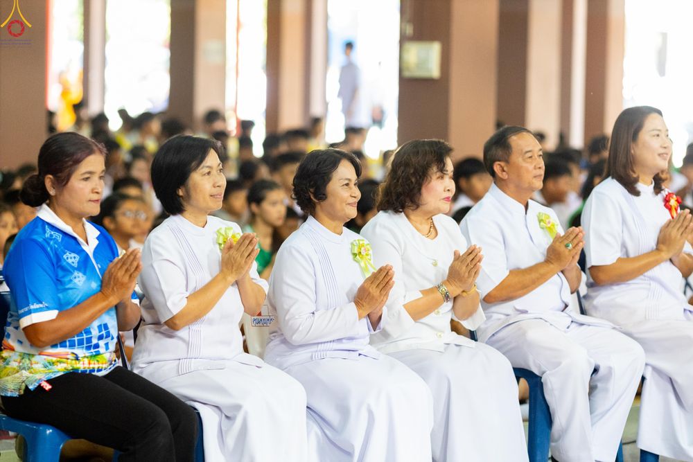 ภาพ No.288564:วันที่ 5 มกราคม พ.ศ. 2569 พิธีทอดผ้าป่าทำนุบำรุงศาสนสถาน ณ วัดอัมพวัน ต.สองพี่น้อง อ.สองพี่น้อง จ.สุพรรณบุรี ในโครงการธรรมยาตรา กตัญญูบูชา มหาปูชนียาจารย์ พระมงคลเทพมุนี(สด จนฺทสโร) พระผู้ปราบมาร อนุสรณ์สถาน 7 แห่ง ปีที่ 14