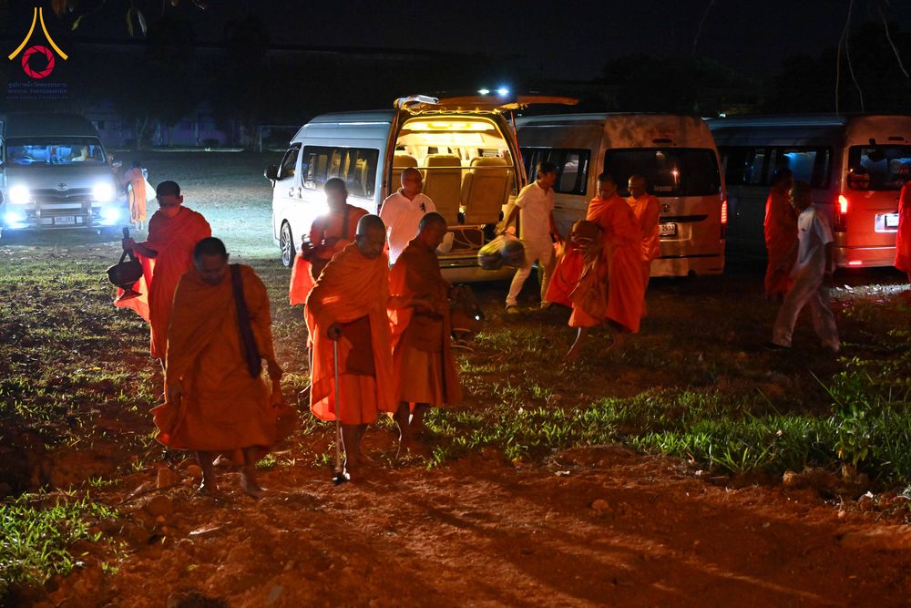 ภาพ No.281480:วันอาทิตย์ที่ 28 ธันวาคม พ.ศ.2568 ตักบาตรพระ 1000 รูป ปีที่ 1 ทำบุญเมืองสตูลส่งท้ายปี ณ หน้าโรงเรียนสตูลวิทยา จ.สตูล