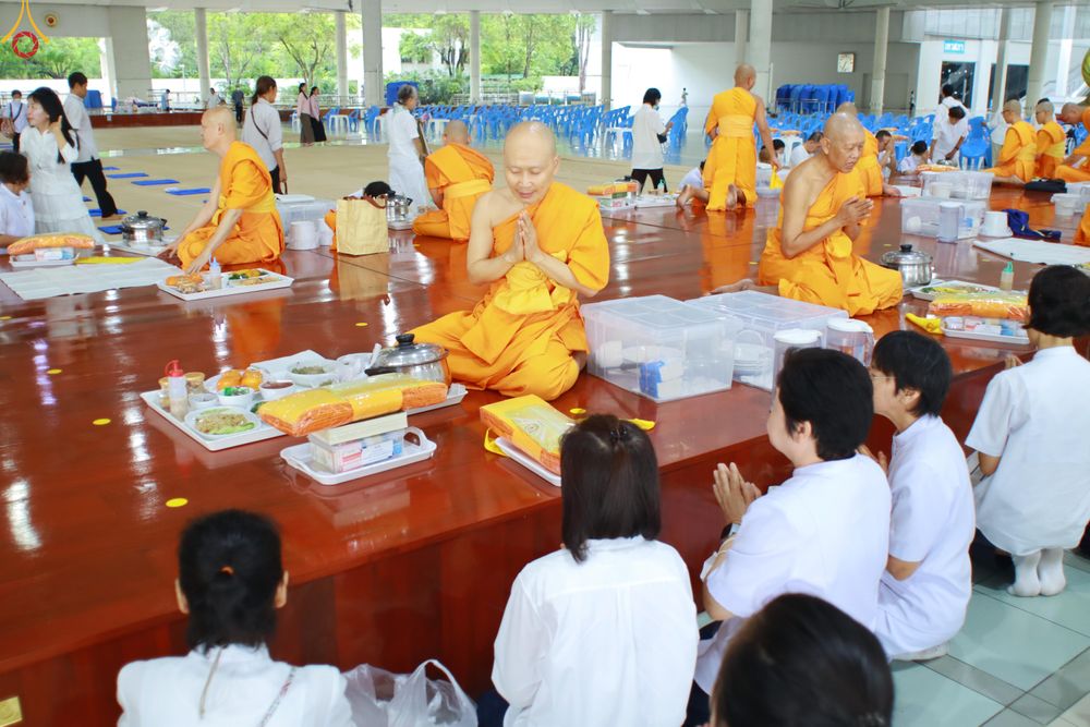 ภาพ No.328771:วันเสาร์ที่ 16 พฤษภาคม พ.ศ.2569 พิธีบุพเปตพลี ครั้งที่ 183 ร่วมอุทิศบุญแด่หมู่ญาติที่ล่วงลับไปแล้ว และสืบทอดอายุพระพุทธศาสนา ณ หอฉันคุณยายอาจารย์ฯ  วัดพระธรรมกาย