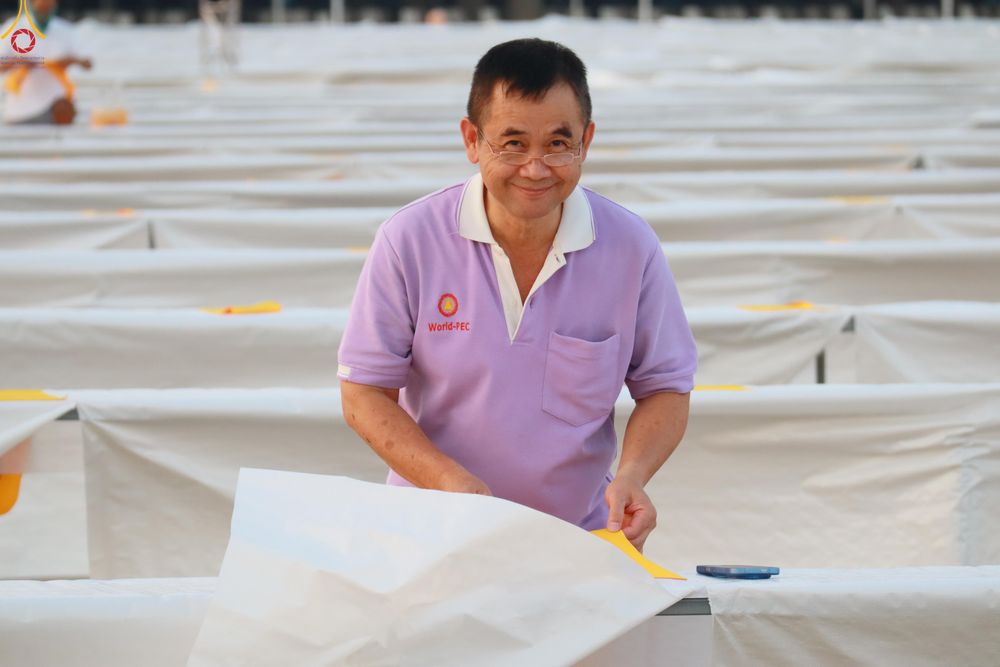 ภาพ No.321932:วันที่ 11-12 เมษายน พ.ศ.2569 การเตรียมงาน มัดถุงน้ำ , ผูกผ้าระบาย , เตรียมจุดฉันภัตตาหาร เพื่องานถวายมหาสังฆทาน 40,000 กว่าวัดทั่วประเทศ วันคุ้มครองโลก 22 เมษายน พ.ศ.2569 วัดพระธรรมกาย