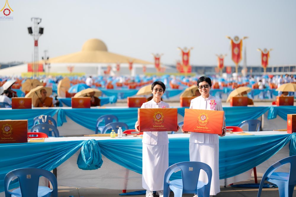 ภาพ No.324603:วันที่ 22 เมษายน พ.ศ.2569 (วันคุ้มครองโลก) บรรยากาศสาธุชน ในงานถวายมหาสังฆทาน 40,000 กว่าวัดทั่วประเทศ ณ ลานธรรม วัดพระธรรมกาย