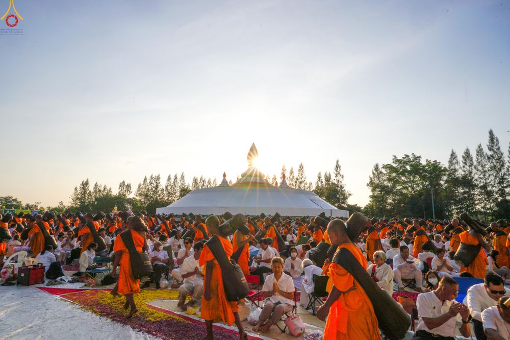 ภาพ No.290572:วันที่ 7 มกราคม พ.ศ. 2569 พิธีต้อนรับพระธรรมยาตรา ณ อนุสรณ์สถานลำดับที่ 2  สถานที่ตั้งมโนปณิธานบวชตลอดชีวิต อนุสรณ์สถานคลองบางนางแท่น (ภาพชุดที่ 2) อ.สามพราน จ.นครปฐม ในโครงการธรรมยาตรา กตัญญูบูชา มหาปูชนียาจารย์ พระมงคลเทพมุนี(สด จนฺทสโร) พระผู้ปราบมาร 