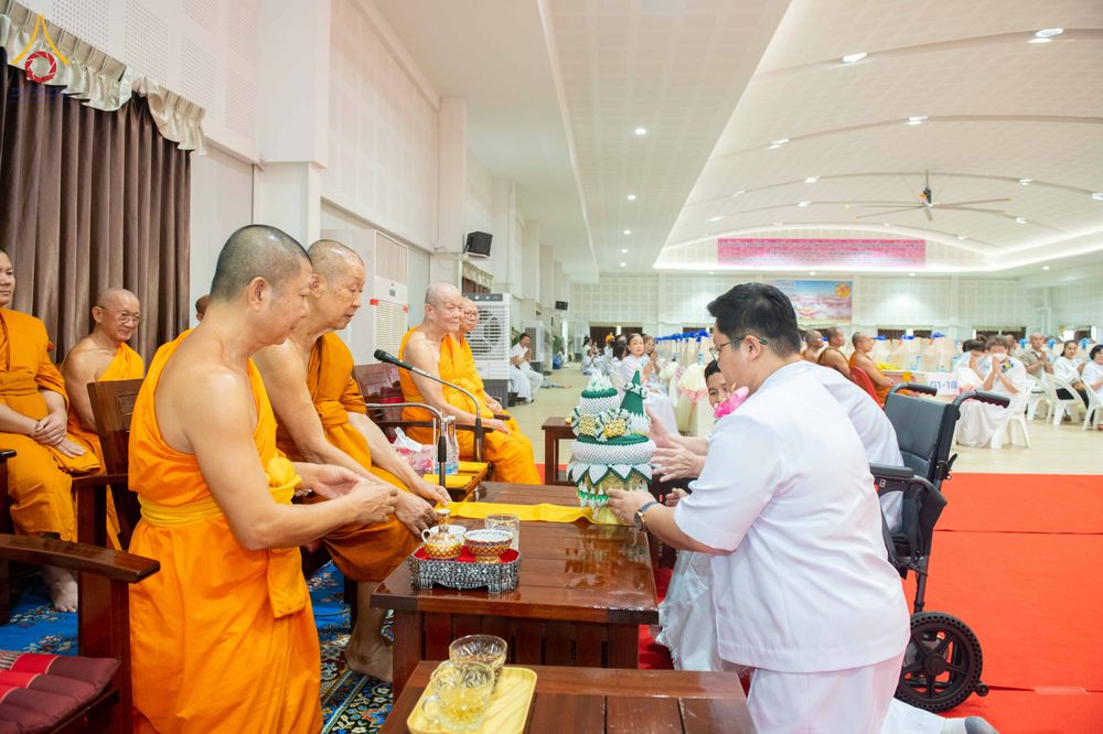 ภาพ No.342677:วันเสาร์ที่ 8 สิงหาคม พ.ศ. 2569  พิธีทักษิณานุปทาน แด่บรรพชนตระกูลผ่องสวัสดิ์และหมู่ญาติที่ล่วงลับไปแล้ว ครั้งที่ 21 ณ พระมหาเจดีย์ทัตตชีโว ศูนย์อบรมเยาวชนกาญจนบุรี