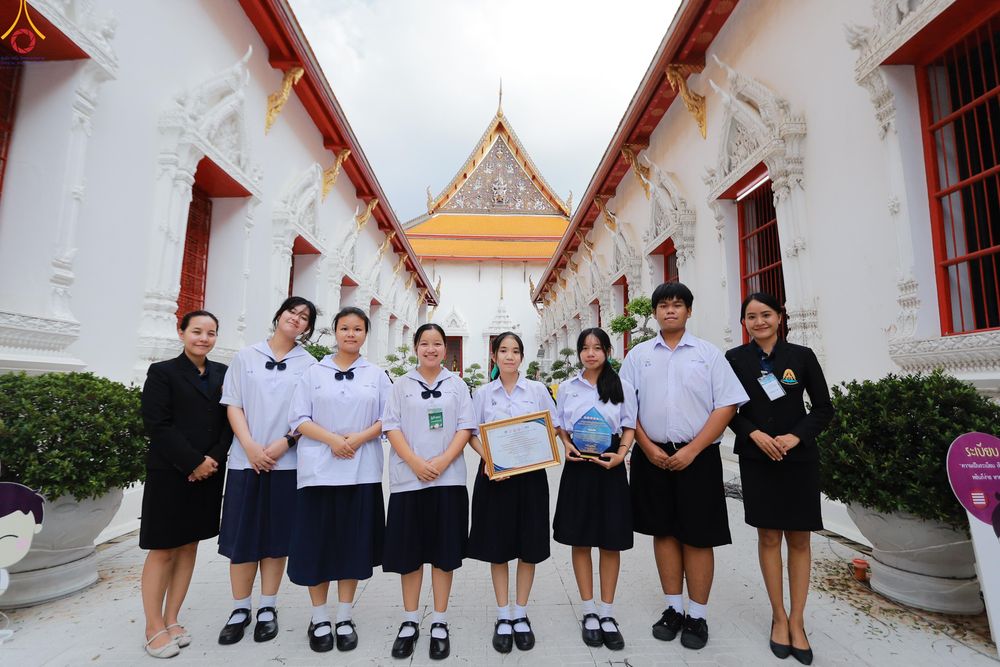 ภาพ No.289082:วันพุธที่ 17 ธันวาคม พ.ศ.2568 กิจกรรมเยาวชนไทยรวมใจทำความดี "เด็กดีมหานคร ต้นแบบด้านศีลธรรม" แข่งขันสอบตอบปัญหาศีลธรรมในพระพุทธศาสนา ครั้งที่ 7 และวันรวมพลังเด็กดี V-Star ประจำปี 2568 ณ วัดมหาธาตุยุวราชรังสฤษฎิ์ราชวรมหาวิหาร กรุงเทพมหานคร