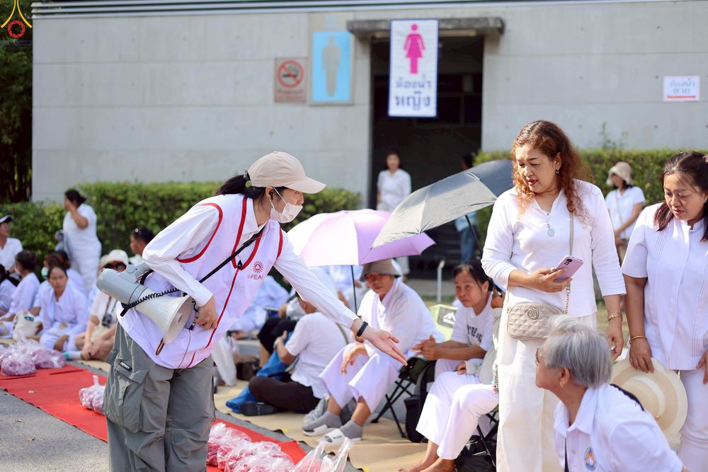 ภาพ No.296249:ภาพเบื้องหลังอาสาสมัครรวมใจ ชุดที่ 2 ในโครงการธรรมยาตรา กตัญญูบูชา มหาปูชนียาจารย์ พระมงคลเทพมุนี(สด จนฺทสโร) พระผู้ปราบมาร อนุสรณ์สถาน 7 แห่ง ปีที่ 14