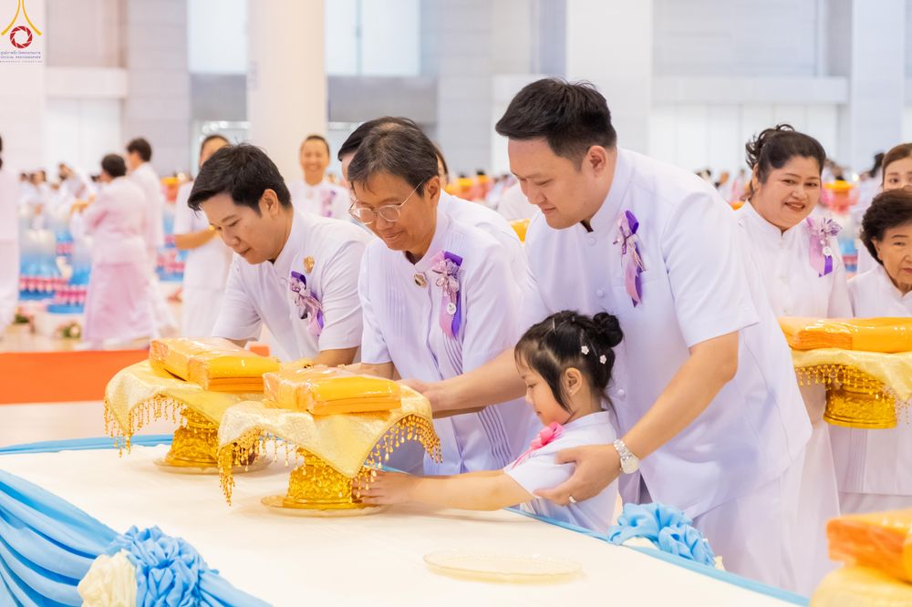 ภาพ No.318565:วันอาทิตย์ต้นเดือนที่ 5 เมษายน พ.ศ.2569 พิธีทอดผ้าป่าสมทบมหาสังฆทาน 40,000 กว่าวัดทั่วประเทศ ณ สภาธรรมกายสากล วัดพระธรรมกาย