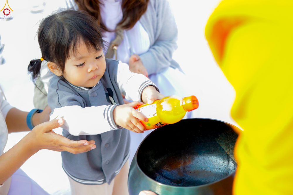 ภาพ No.292464:วันที่ 11 มกราคม พ.ศ. 2569 พิธีตักบาตรพระธรรมยาตรา ณ อนุสรณ์สถานคลองบางนางแท่น อ.สามพราน จ.นครปฐม ในโครงการธรรมยาตรา กตัญญูบูชา มหาปูชนียาจารย์ พระมงคลเทพมุนี(สด จนฺทสโร) พระผู้ปราบมาร อนุสรณ์สถาน 7 แห่ง ปีที่ 14