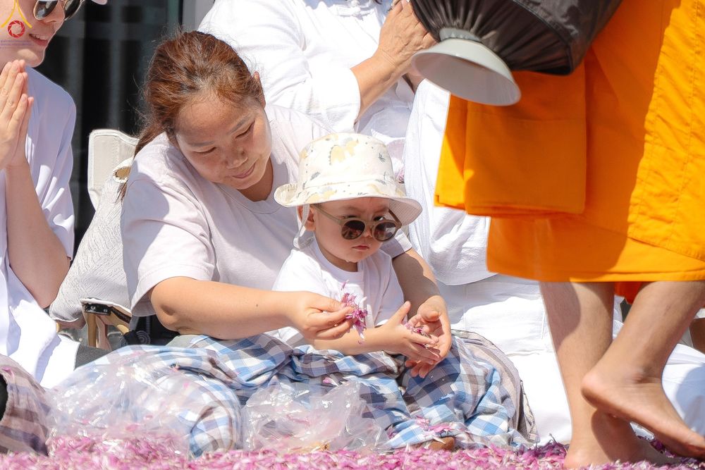 ภาพ No.304216:วันที่ 25 มกราคม พ.ศ. 2569 พิธีต้อนรับพระธรรมยาตรา  รร.สามัคคีราษฏร์บำรุง-วัดพระธรรมกาย ในโครงการธรรมยาตรา กตัญญูบูชา มหาปูชนียาจารย์ พระมงคลเทพมุนี(สด จนฺทสโร) พระผู้ปราบมาร อนุสรณ์สถาน 7 แห่ง ปีที่ 14