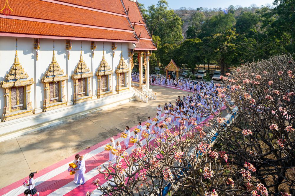 ภาพ No.293280:วันที่ 12 มกราคม พ.ศ. 2569 พิธีทอดผ้าป่าทำนุบำรุงศาสนสถาน ณ วัดพรสวรรค์ อ.สองพี่น้อง จ.สุพรรณบุรี ในโครงการธรรมยาตรา กตัญญูบูชา มหาปูชนียาจารย์ พระมงคลเทพมุนี(สด จนฺทสโร) พระผู้ปราบมาร อนุสรณ์สถาน 7 แห่ง ปีที่ 14