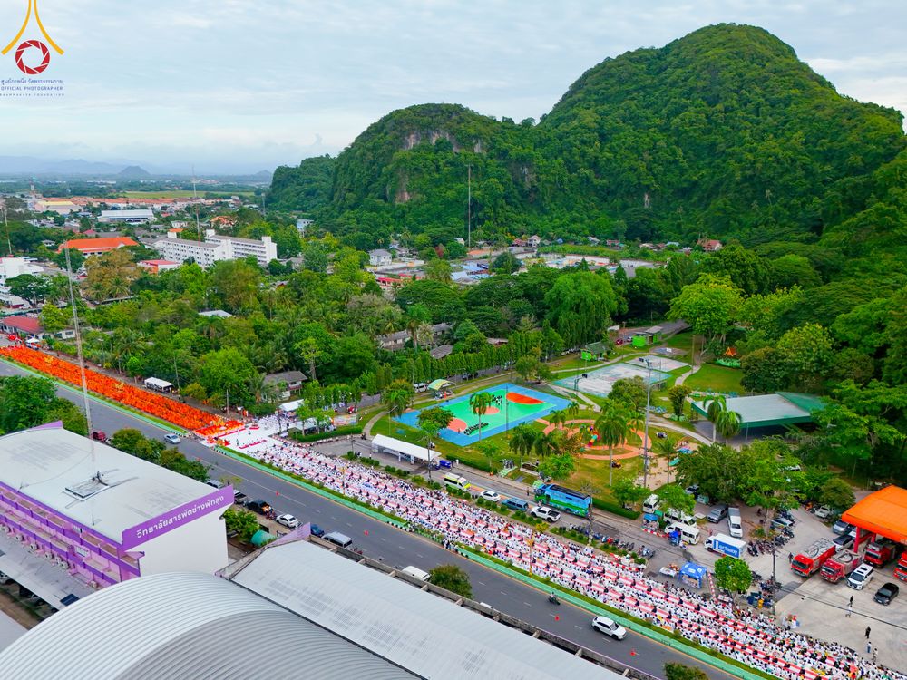 ภาพ No.341152:วันที่ 27 กรกฎาคม พ.ศ. 2569 พิธีตักบาตรพระ 1,000 รูป เมืองพัทลุง  ณ ถนนราเมศวร์ อ.เมือง จ.พัทลุง