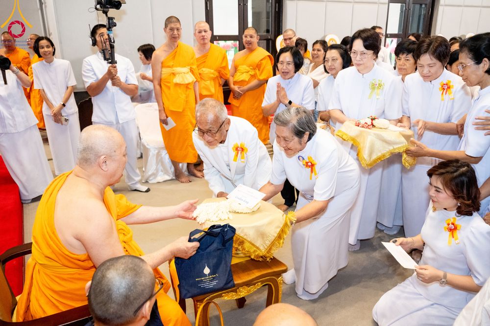 ภาพ No.332389:วันเสาร์ที่ 6 มิถุนายน พ.ศ.2569 พิธีต้อนรับสัญญาบัตร พัดยศ พระราชภาวนาวชิรวิเทศ วิ. ณ อุโบสถพระไตรปิฏก วัดพระธรรมกาย