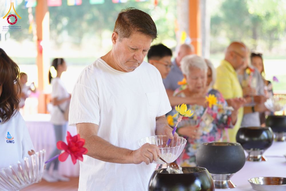 ภาพ No.321606:วันอาทิตย์ที่ 12 เมษายน พ.ศ.2569 กิจกรรมงานบุญวันสงกรานต์ (ตักบาตร ขอขมาพ่อแม่ สรงน้ำพระ รดน้ำขอพร) ณ วัดพระธรรมกายจอร์เจีย ประเทศสหรัฐอเมริกา