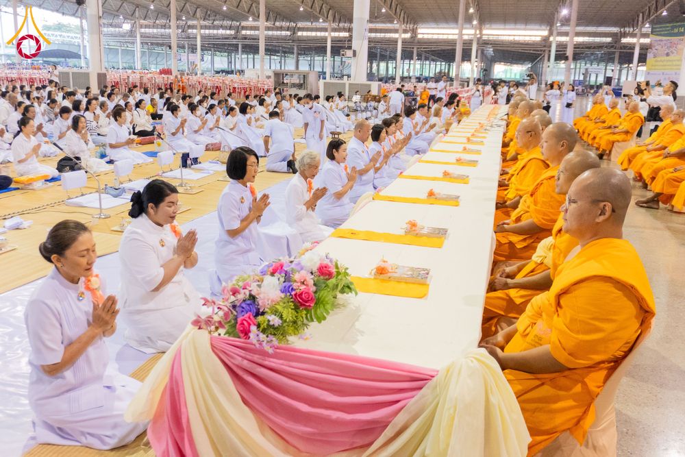 ภาพ No.279071:วันที่ 2 มกราคม พ.ศ.2569 พิธีถวายภัตตาหารเป็นสังฆทาน แด่พระธรรมยาตรา ณ วัดพระธรรมกาย ปทุมธานี ในโครงการธรรมยาตรา กตัญญูบูชา มหาปูชนียาจารย์ พระมงคลเทพมุนี(สด จนฺทสโร) พระผู้ปราบมาร อนุสรณ์สถาน 7 แห่ง ปีที่ 14