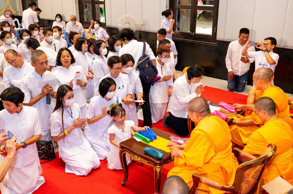 ภาพ No.78598:พิธีต้อนรับสัญญาบัตร พัดยศ ผ้าไตรและถวายมุทิตาสักการะฯ พระครูสิทธิรัตนวิเทศ และ พระครูวิเทศสันติคุณ วันอังคารที่ 28 มีนาคม พ.ศ. 2566 ณ อุโบสถวัดพระธรรมกาย