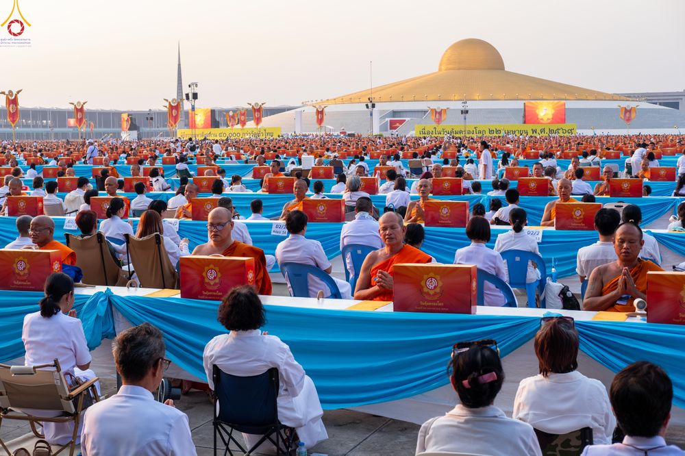ภาพ No.324047:วันที่ 22 เมษายน พ.ศ.2569 (วันคุ้มครองโลก) พิธีถวายมหาสังฆทาน 40,000 กว่าวัดทั่วประเทศ ณ ลานธรรม พระมหาธรรมกายเจดีย์ วัดพระธรรมกาย