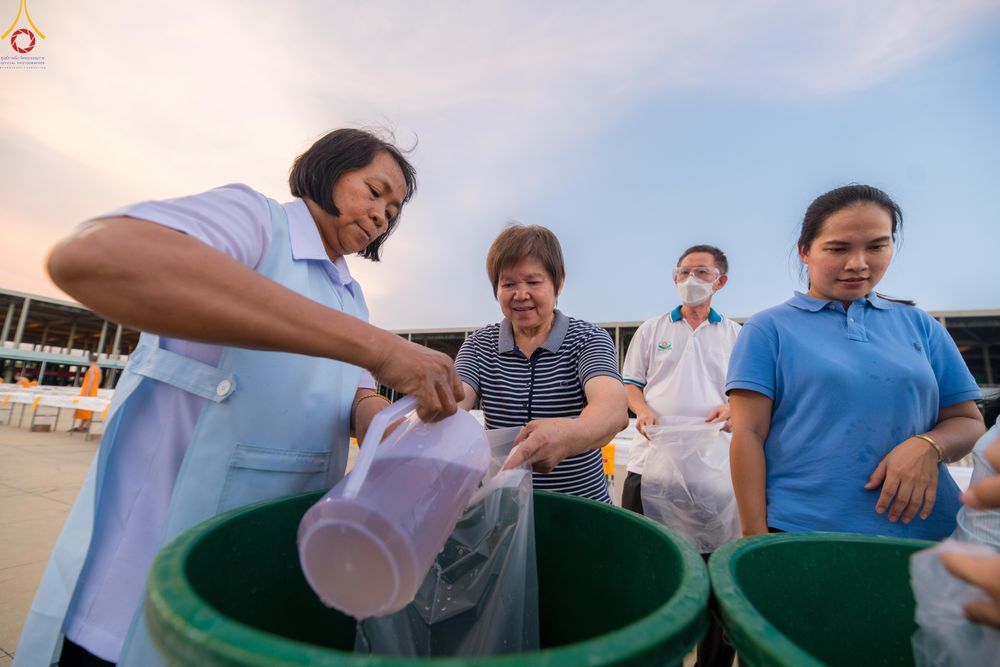 ภาพ No.320468:วันที่ 9 เมษายน พ.ศ.2569 การเตรียมงาน มัดถุงน้ำ ถ่วงขาโต๊ะไทยธรรม เพื่องานถวายมหาสังฆทาน 40,000 กว่าวัดทั่วประเทศ วันคุ้มครองโลก 22 เมษายน พ.ศ.2569 วัดพระธรรมกาย