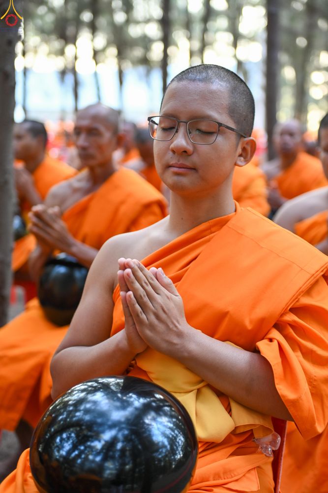 ภาพ No.289303:วันที่ 7 มกราคม พ.ศ. 2569 พิธีตักบาตรพระธรรมยาตรา ณ อนุสรณ์สถานลำดับที่ 1 สถานที่เกิดด้วยรูปกายเนื้อ อนุสรณ์สถานมหาวิหารพระมงคลเทพมุนี (โลตัสแลนด์) อ.สองพี่น้อง จ.สุพรรณบุรี ในโครงการธรรมยาตรา กตัญญูบูชา มหาปูชนียาจารย์ พระมงคลเทพมุนี(สด จนฺทสโร) พระผู้ป