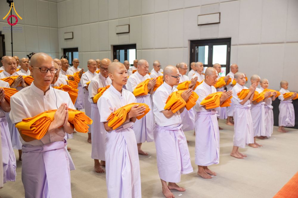 ภาพ No.286584:วันเสาร์ที่ 12 กรกฏาคม พ.ศ.2568 พิธีบรรพชาอุปสมบท  โครงการบรรพชาอุปสมบทหมู่ ธรรมทายาทนานาชาติ(ภาคภาษาจีน), โครงการบรรพชาสามเณร โรงเรียนนานาชาติ รุ่นที 14