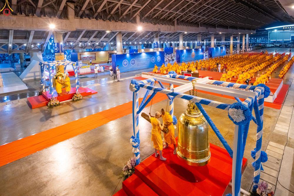 ภาพ No.280294:วันที่ 31 ธันวาคม พ.ศ.2568 -วันที่ 1 มกราคม พ.ศ.2569 พิธีฉลองชัยสวดมนต์บทธัมมจักกับปปวัตนสูตร ครบ 8,000,000,000 จบ , พิธีสวดมนต์ข้ามปี ณ วัดพระธรรมกาย