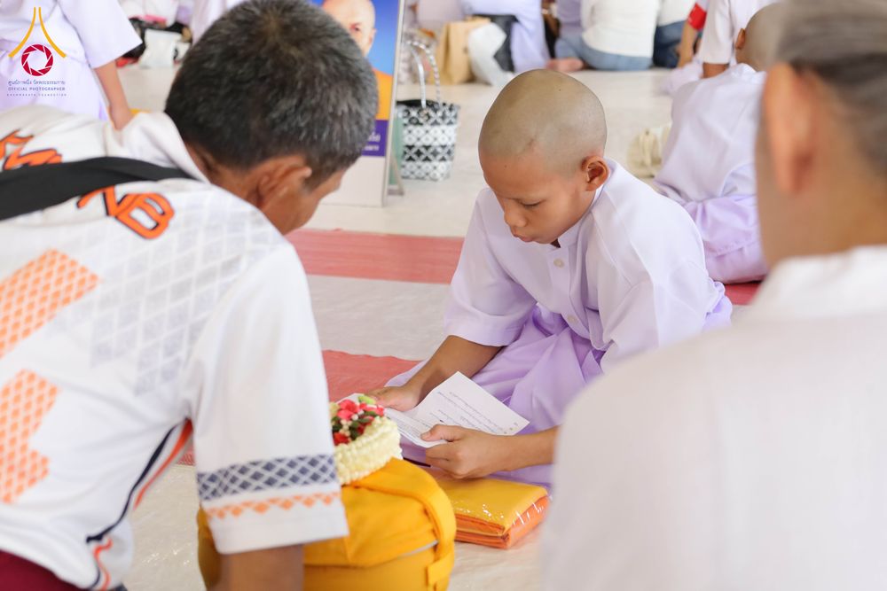 ภาพ No.319472:วันเสาร์ที่ 4 เมษายน พ.ศ.2569 พิธีขอขมา มอบผ้าไตร และถวายบาตรแด่นาคธรรมทายาท ในโครงการบรรพชาสามเณรฟื้นฟูพระพุทธศาสนาทั่วไทย โครงการหน่อแก้วเปรียญธรรม รุ่นที่ 14 โครงการสามเณรยุวธรรมทายาท รุ่นที่ 34 โครงการสามเณรมัชฌิมธรรมทายาท รุ่นที่ 30 ณ สภาธรรมกายสากล