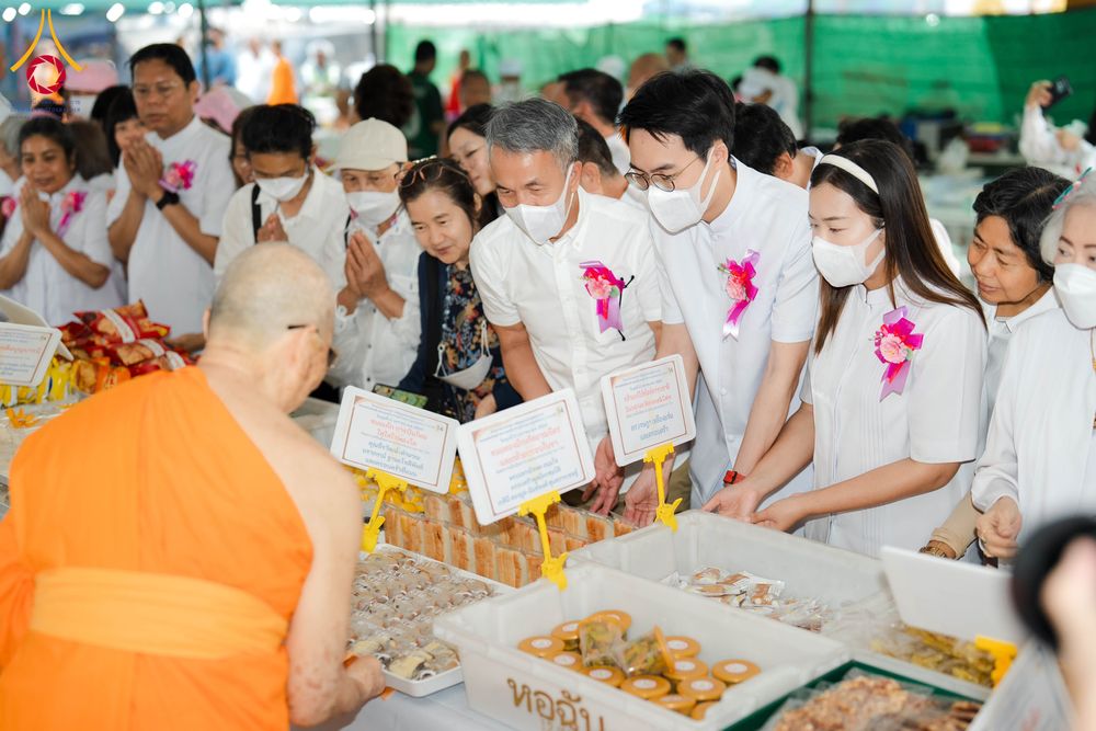 ภาพ No.299219:วันที่ 21 มกราคม พ.ศ. 2569 พิธีถวายภัตตาหารเป็นสังฆทาน แด่พระธรรมยาตรา ณ อนุสรณ์สถานบางปลา วัดบางปลา อำเภอบางเลน จังหวัดนครปฐม ในโครงการธรรมยาตรา กตัญญูบูชา มหาปูชนียาจารย์ พระมงคลเทพมุนี(สด จนฺทสโร) พระผู้ปราบมาร อนุสรณ์สถาน 7 แห่ง ปีที่ 14