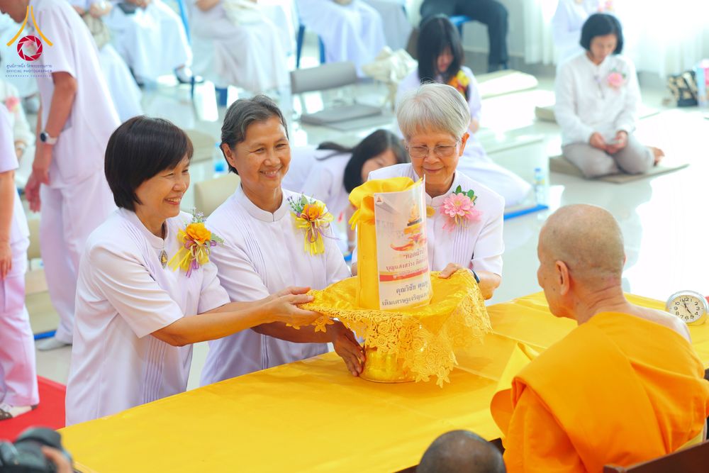 ภาพ No.291185:วันพุธที่ 7 มกราคม พ.ศ. 2569  พิธีบรรจุพระบรมสารีริกธาตุภายในพระเกตุองค์พระประธาน สมโภชพระประธาน พระธรรมกาย พิธีทอดผ้าป่า บุญแสงสว่าง ติดตั้งโซล่าเซล ณ ศูนย์ปฏิบัติธรรมพระมงคลเทพมุนี อ.สองพี่น้อง จ.สุพรรณบุรี