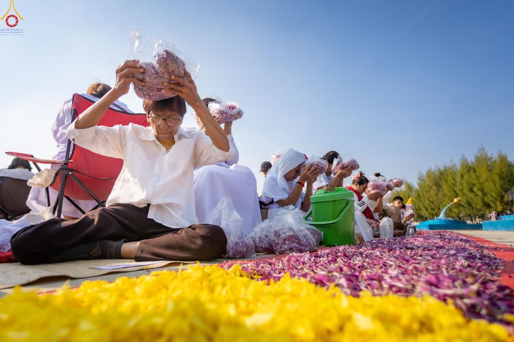 ภาพ No.299335:วันที่ 18 มกราคม พ.ศ. 2569 พิธีต้อนรับพระธรรมยาตรา ณ อนุสรณ์สถานลำดับที่ 5 สถานที่เผยแผ่วิชชาธรรมกายครั้งแรก อนุสรณ์สถานบางปลา วัดบางปลา อำเภอบางเลน จังหวัดนครปฐม ในโครงการธรรมยาตรา กตัญญูบูชา มหาปูชนียาจารย์ พระมงคลเทพมุนี(สด จนฺทสโร) พระผู้ปราบมาร อนุส
