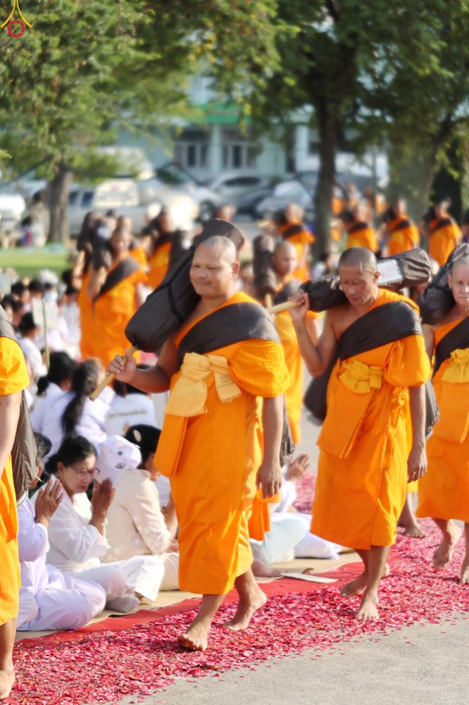 ภาพ No.287448:วันที่ 3 มกราคม พ.ศ. 2569 พิธีต้อนรับพระธรรมยาตรา ในโครงการธรรมยาตรา กตัญญูบูชา มหาปูชนียาจารย์ พระมงคลเทพมุนี(สด จนฺทสโร) พระผู้ปราบมาร อนุสรณ์สถาน 7 แห่ง ปีที่ 14 ณ อนุสรณ์สถานมหาวิหารพระมงคลเทพมุนี (โลตัสแลนด์) อ.สองพี่น้อง จ.สุพรรณบุรี