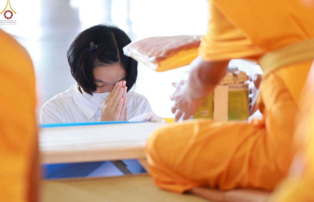 ภาพ No.48275:ประมวลภาพพิธีถวายผ้าอาบน้ำฝน และประทีปโคมไฟ เนื่องในวันอาสาฬหบูชา ประจำปี 2565