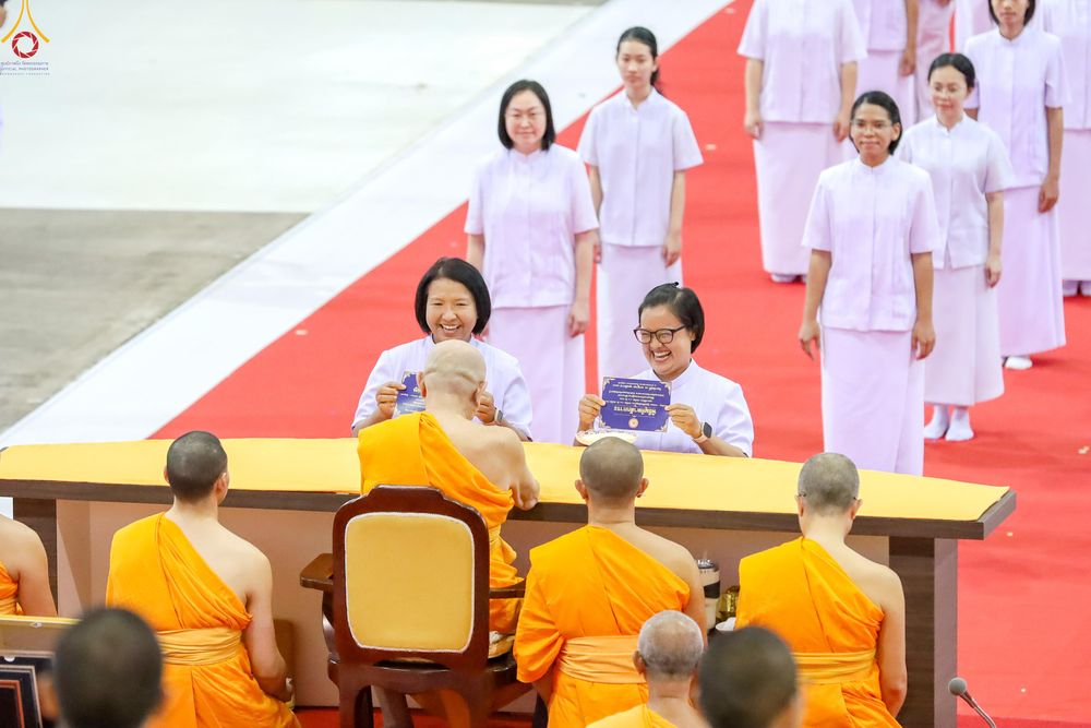 ภาพ No.339013:วันอาทิตย์ที่ 12 กรกฎาคม พ.ศ.2569 พิธีมุทิตาผู้สอบได้เปรียญธรรม ประโยค 1-2 ถึง ป.ธ.9 และ บ.ศ.1-2 ถึง บ.ศ.6 สำนักศาสนศึกษาวัดพระธรรมกาย ประจำปี 2569, พิธีมอบตราตั้งแต่งตั้งอาจารย์ใหญ่ สำนักศาสนศึกษาวัดพระธรรมกาย
