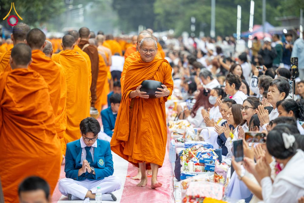 ภาพ No.285959:วันเสาร์ที่ 13 ธันวาคม พ.ศ.2568 พิธีตักบาตรพระภิกษุสามเณร 1,000 รูป ณ บริเวณหน้าอุทยานแห่งชาติเขาใหญ่ อำเภอปากช่อง จ.นครราชสีมา