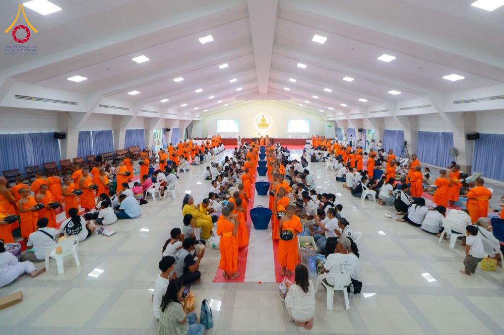 ภาพ No.321864:วันที่ 12 เมษายน พ.ศ.2569 ตักบาตรสงกรานต์ฉลองสามเณรใหม่  ณ ศูนย์ปฏิบัติธรรมระยอง(บ้านช่องลม)