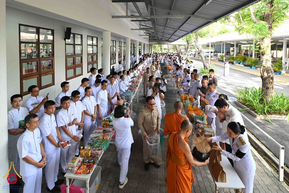 ภาพ No.344289:วันที่ 12 สิงหาคม พ.ศ. 2569  พสกนิกรชาวอำเภอคลองหลวง พร้อมใจร่วมพิธีสวดพระพุทธมนต์และทำบุญตักบาตรถวายพระราชกุศล เนื่องในวันคล้ายวันพระราชสมภพ สมเด็จพระบรมราชชนนีพันปีหลวง และวันแม่แห่งชาติ 12 สิงหาคม 2569