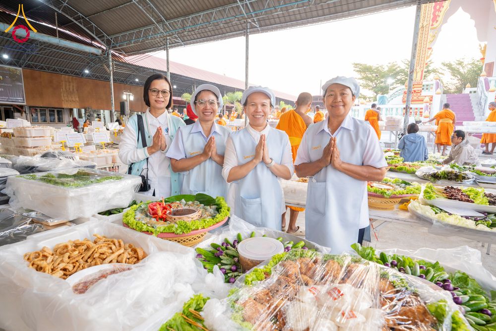 ภาพ No.293826:วันที่ 14 มกราคม พ.ศ. 2569  พิธีถวายภัตตาหารเป็นสังฆทาน แด่พระธรรมยาตรา  ณ วัดสองพี่น้อง ต.ต้นตาล อ.สองพี่น้อง จ.สุพรรณบุรี  ในโครงการธรรมยาตรา กตัญญูบูชา มหาปูชนียาจารย์  พระมงคลเทพมุนี(สด จนฺทสโร) พระผู้ปราบมาร  อนุสรณ์สถาน 7 แห่ง ปีที่ 14