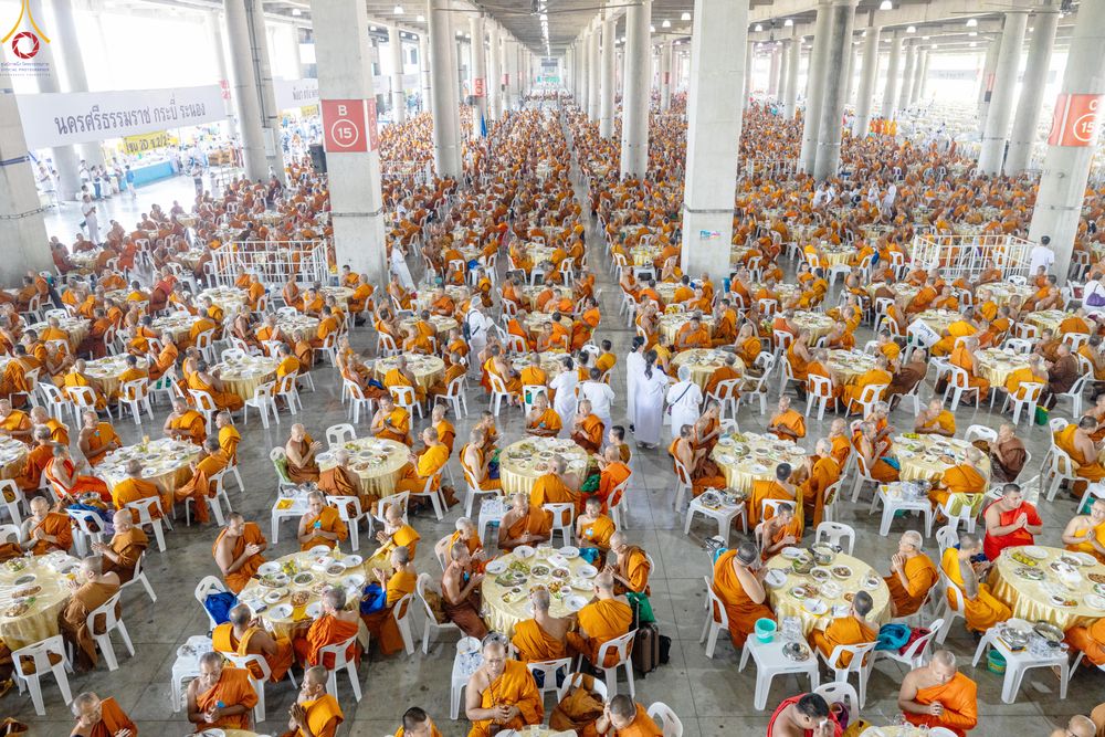 ภาพ No.323776:วันที่ 22 เมษายน พ.ศ.2569(วันคุ้มครองโลก) งานถวายมหาสังฆทาน 40,000 กว่าวัดทั่วประเทศ คณะสงฆ์ฉันภัตตาหารเพล