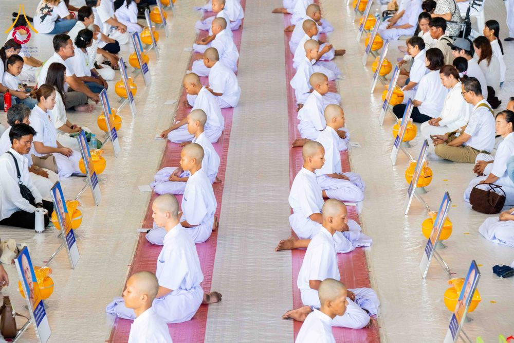 ภาพ No.319438:วันเสาร์ที่ 4 เมษายน พ.ศ.2569 พิธีขอขมา มอบผ้าไตร และถวายบาตรแด่นาคธรรมทายาท ในโครงการบรรพชาสามเณรฟื้นฟูพระพุทธศาสนาทั่วไทย โครงการหน่อแก้วเปรียญธรรม รุ่นที่ 14 โครงการสามเณรยุวธรรมทายาท รุ่นที่ 34 โครงการสามเณรมัชฌิมธรรมทายาท รุ่นที่ 30 ณ สภาธรรมกายสากล