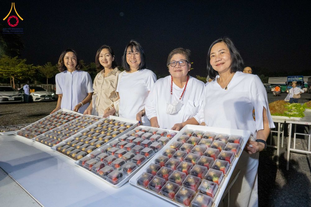 ภาพ No.296616:วันที่ 18 มกราคม พ.ศ. 2569 พิธีถวายภัตตาหารเป็นสังฆทาน แด่พระธรรมยาตรา ณ วัดโบสถ์บน ต.บางคูเวียง จ.นนทบุรี อนุสรณ์สถานลำดับที่ 4 สถานที่เกิดด้วยกายธรรม ในโครงการธรรมยาตรา กตัญญูบูชา มหาปูชนียาจารย์ พระมงคลเทพมุนี(สด จนฺทสโร) พระผู้ปราบมาร อนุสรณ์สถาน 7 แ