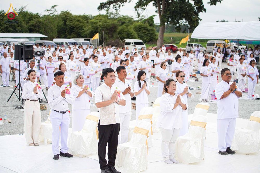 ภาพ No.346612:วันอาทิตย์ที่ 30 สิงหาคม พ.ศ.2569 พิธีทอดผ้าป่า สวดธรรมจักรกัปปวัตนสูตรกลั่นแผ่นดินโปรยรัตนชาติ  สถาปนาองค์พระเจดีย์เพื่อสร้างสันติภาพโลก  ณ ศูนย์ปฏิบัติธรรมพนมสารคาม (เพชรตะวัน) จังหวัดฉะเชิงเทรา