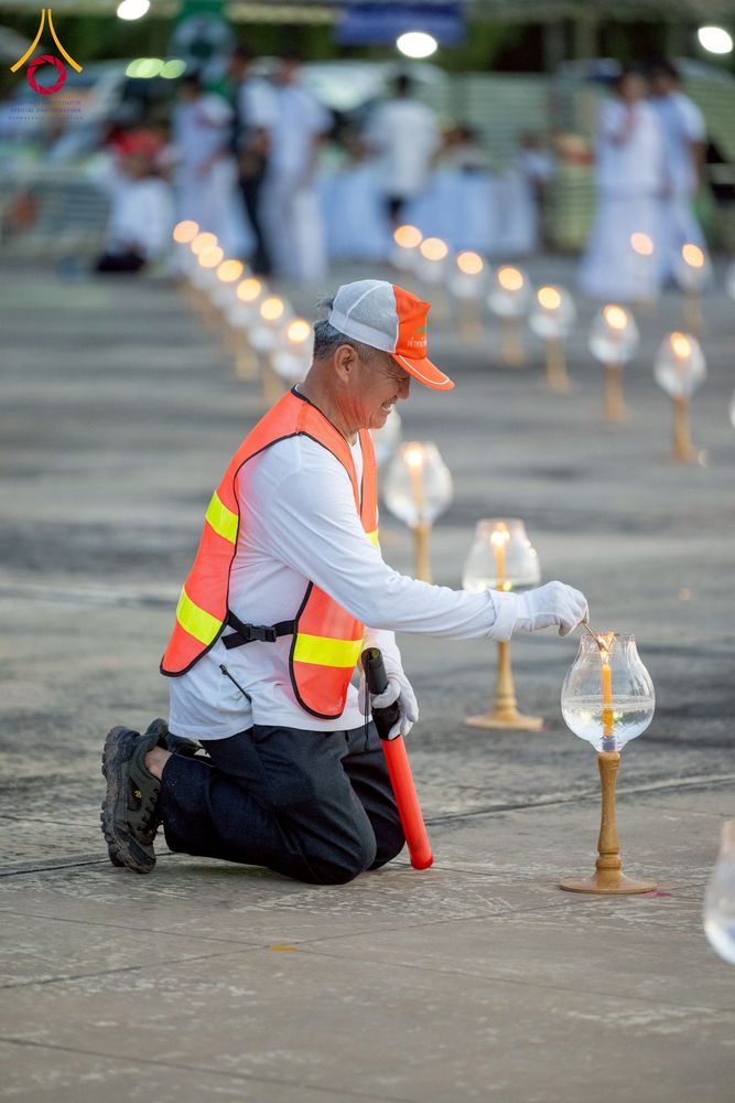 ภาพ No.250462:วันอังคารที่ 7 ตุลาคม พ.ศ. 2568 พิธีจุดประทีปบูชาพระรัตนตรัย ณ ลานธรรมปทุมรัตน์ธรรมเจดีย์ พุทธอุทยานนานาชาติ อ.โพนพิสัย จ.หนองคาย