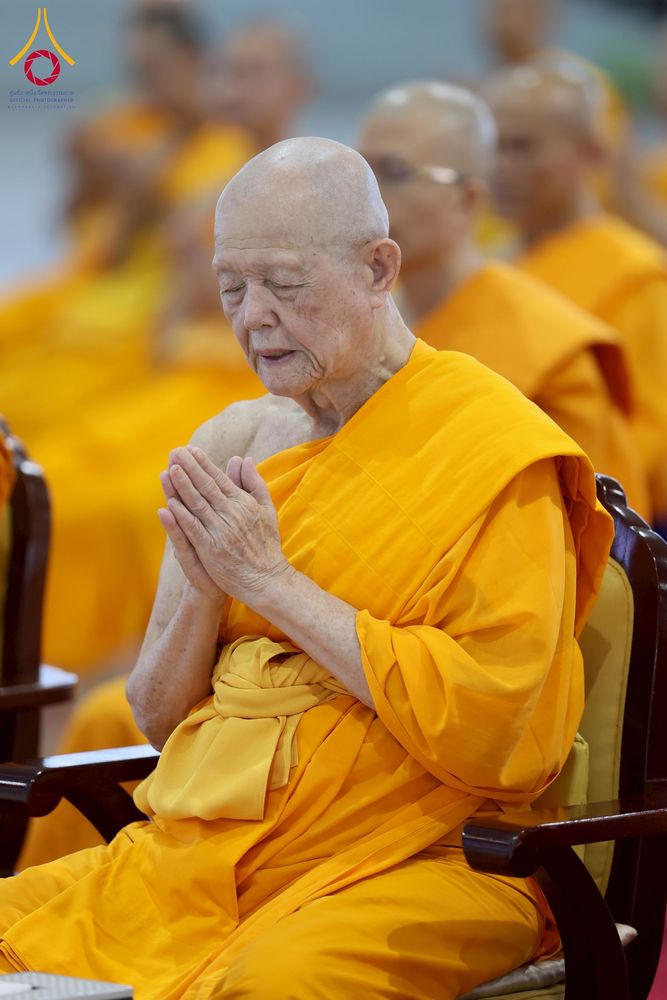 ภาพ No.258141:วันอาทิตย์ที่ 5 ตุลาคม พ.ศ. 2568 พิธีบูชาข้าวพระ ณ สภาธรรมกายสากล วัดพระธรรมกาย