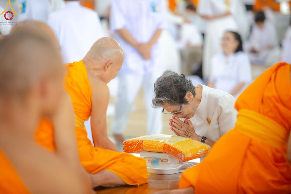 ภาพ No.140083:พิธีบุพเปตพลี ครั้งที่ 151 ร่วมอุทิศบุญกุศลแด่หมู่ญาติที่ล่วงลับไปแล้ว และสืบทอดอายุพระพุทธศาสนา วันพฤหัสบดีที่ 6 มิถุนายน พ.ศ. 2567 (วันพระ แรม 15 ค่ำ เดือน 6) ณ หอฉันคุณยายอาจารย์ วัดพระธรรมกาย