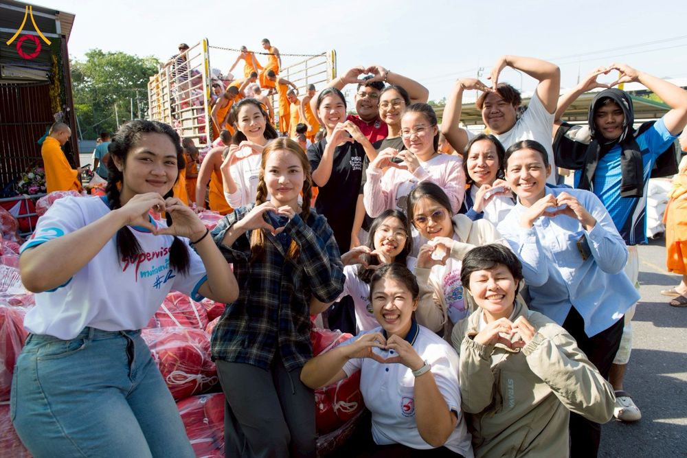 ภาพ No.273689:วันที่ 27 พฤศจิกายน พ.ศ. 2568 คณะศิษยานุศิษย์วัดพระธรรมกาย มูลนิธิธรรมกาย มอบอาหารและสิ่งของความช่วยเหลือให้พี่น้องชาวใต้ ผู้ประสบอุทกภัยน้ำท่วม